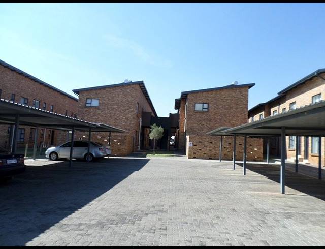 2 BEDROOM TOWNHOUSE FOR SALE IN ALBERTSDAL